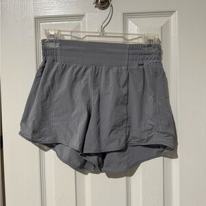 Lululemon Athletica hotty hot HR 4”